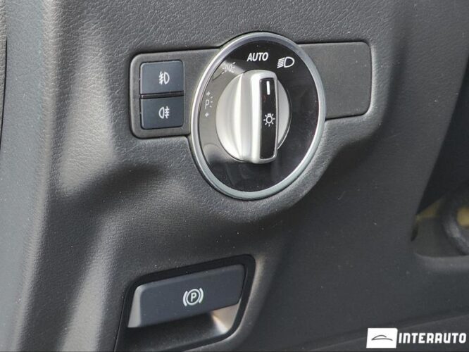 Infiniti Q30 44 interauto-car