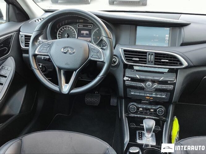 Infiniti Q30 38 interauto-car