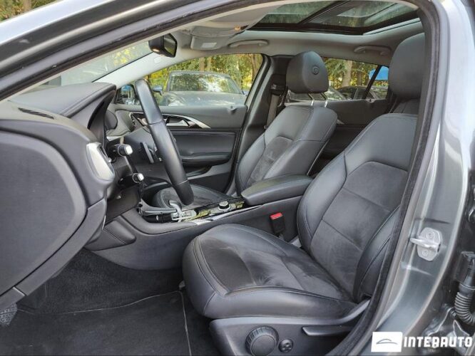 Infiniti Q30 33 interauto-car