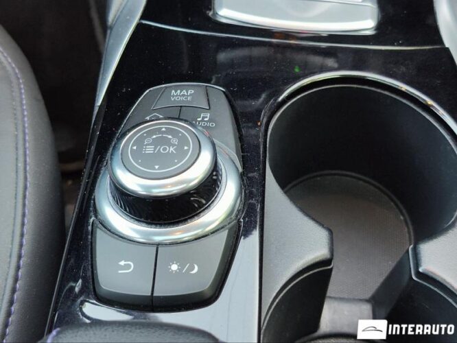 Infiniti Q30 43 interauto-car