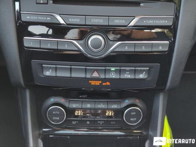 Infiniti Q30 41 interauto-car