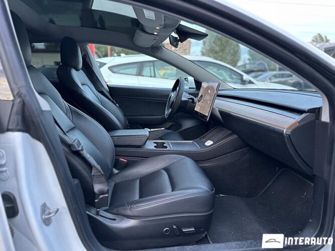 Tesla Model 3 39 interauto-car