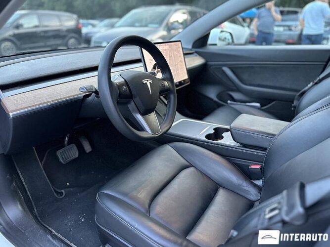 Tesla Model 3 31 interauto-car
