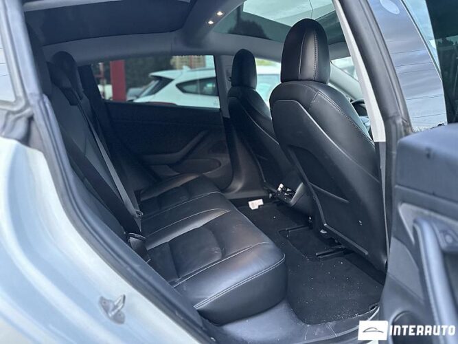 Tesla Model 3 38 interauto-car