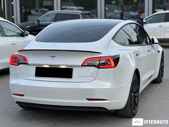 Tesla Model 3 29 interauto-car