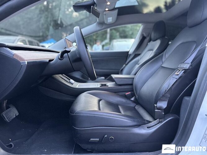 Tesla Model 3 30 interauto-car