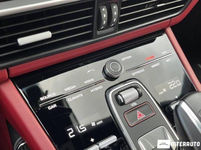 Porsche Cayenne Turbo S-E Hybrid Coupe 49 interauto-car