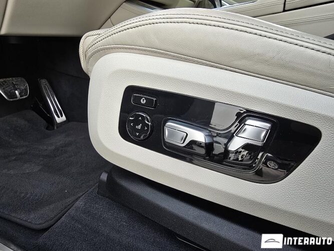 BMW X5 4.0i 60 interauto-car