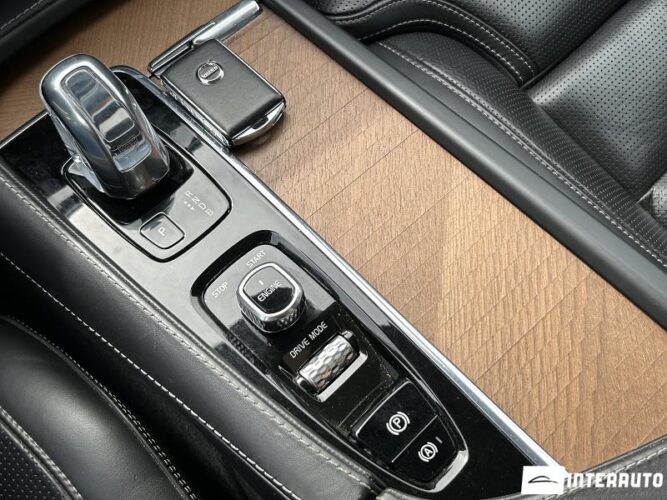 Volvo XC 90 51 interauto-car