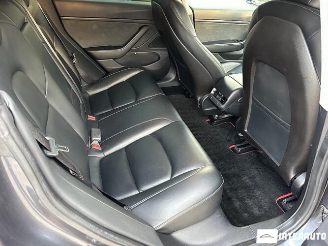 Tesla Model 3 45 interauto-car