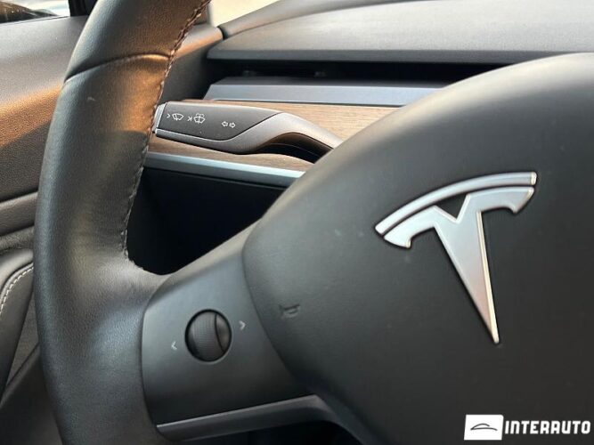 Tesla Model 3 36 interauto-car