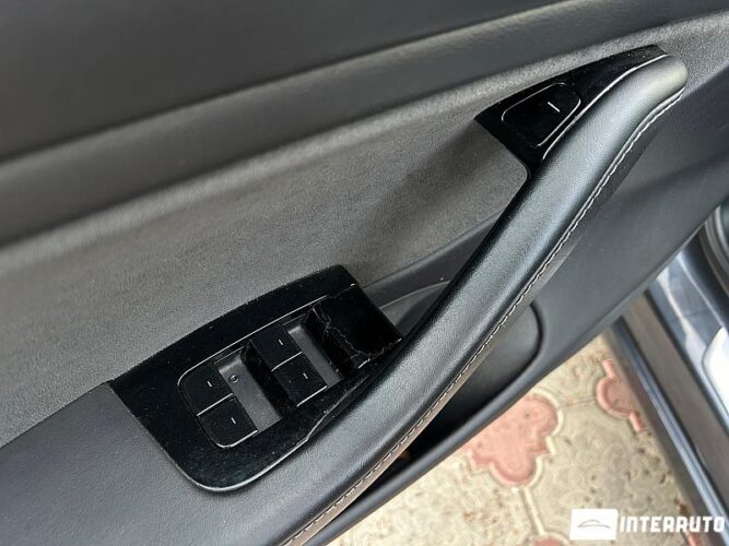 Tesla Model 3 34 interauto-car