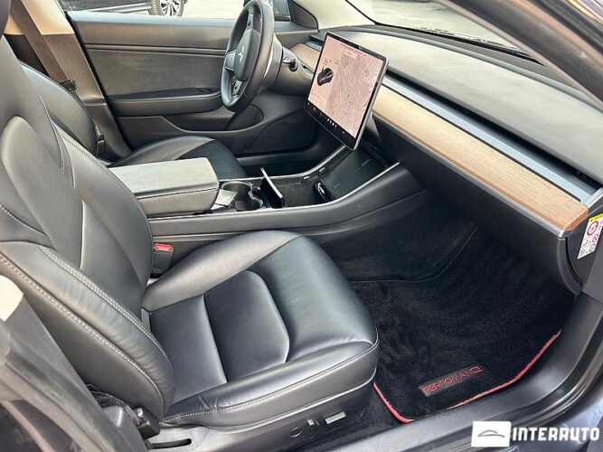 Tesla Model 3 42 interauto-car
