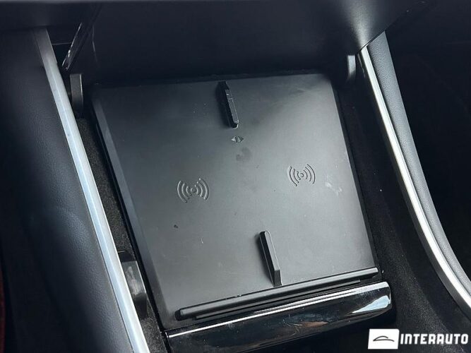 Tesla Model 3 41 interauto-car