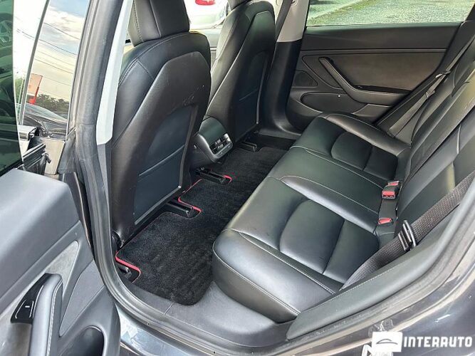 Tesla Model 3 43 interauto-car