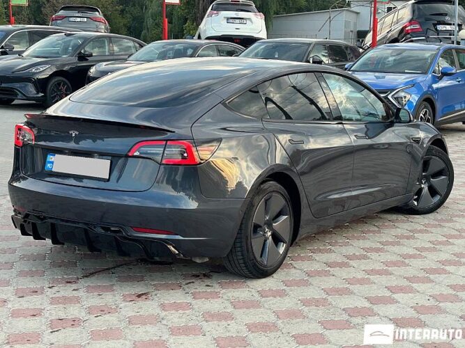 Tesla Model 3 31 interauto-car