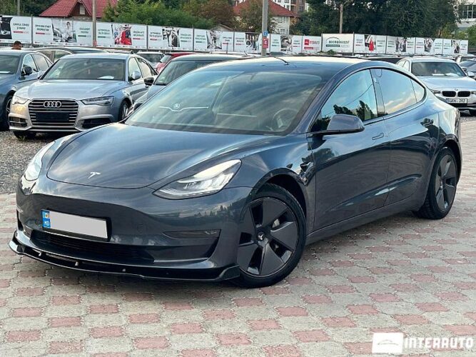 Tesla Model 3 29 interauto-car