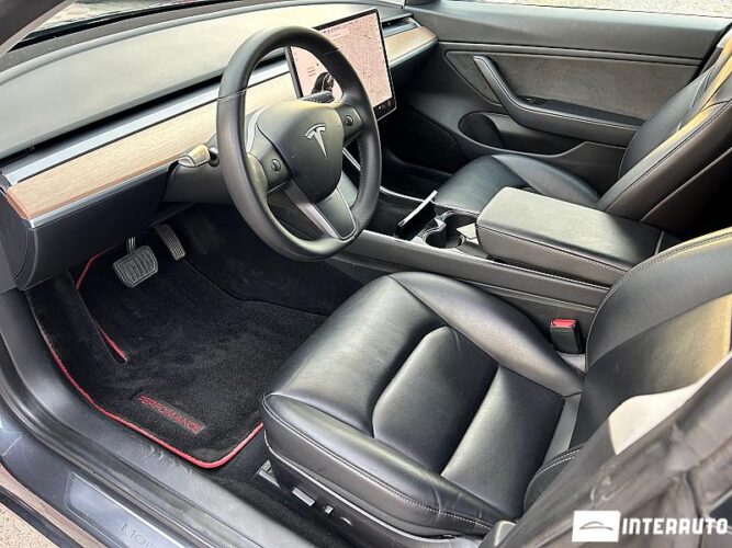 Tesla Model 3 33 interauto-car