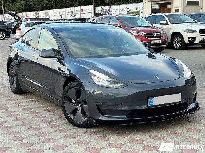 Tesla Model 3 32 interauto-car