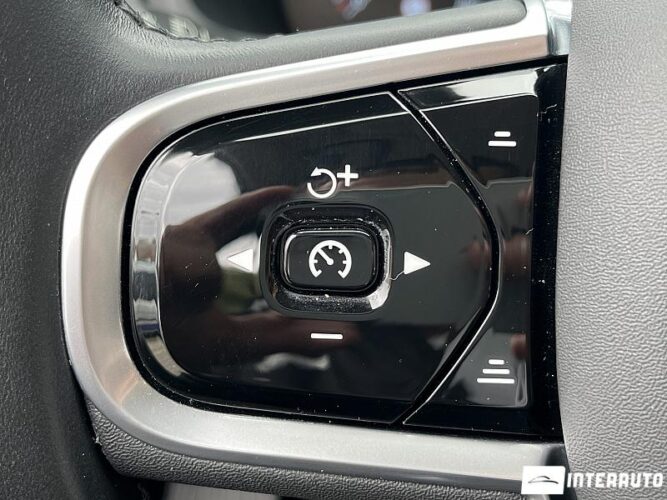 Volvo XC 90 48 interauto-car