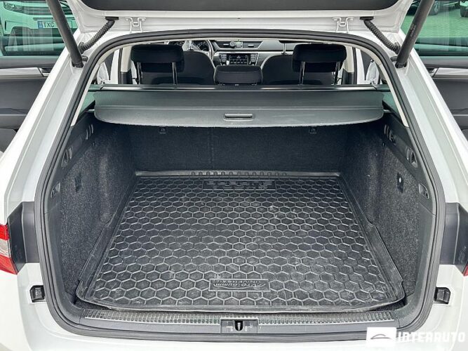 Skoda Superb 52 interauto-car