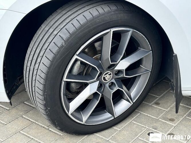 Skoda Superb 48 interauto-car