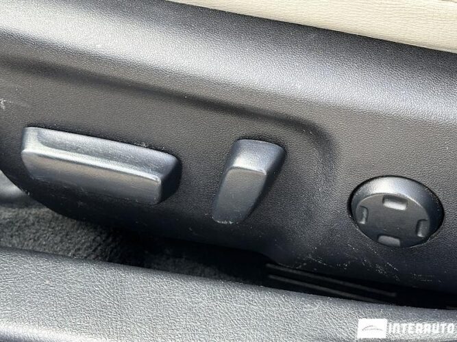 Toyota Avalon 49 interauto-car