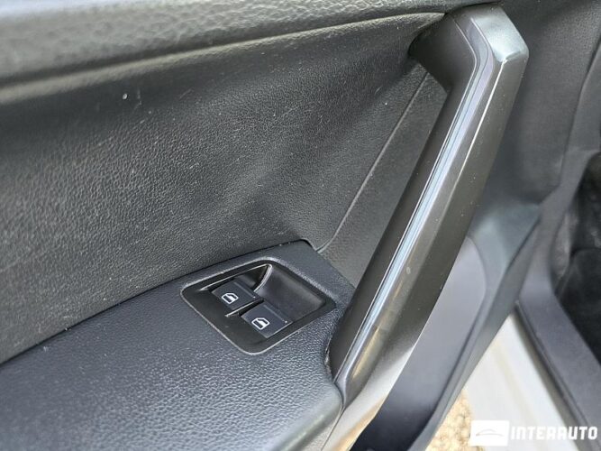 Volkswagen Caddy Maxi 31 interauto-car