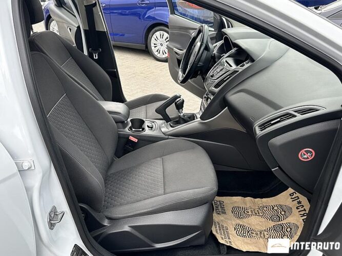 Ford Focus 46 interauto-car