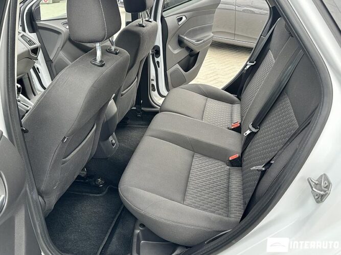 Ford Focus 44 interauto-car