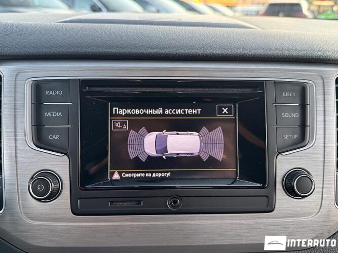 Volkswagen Golf Sport Van 38 interauto-car