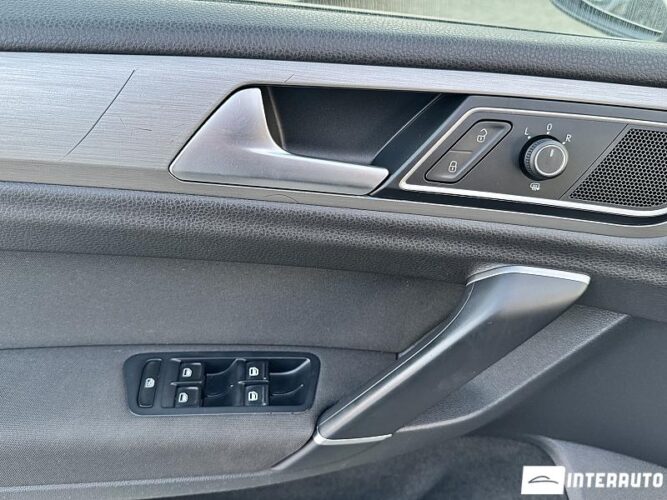 Volkswagen Golf Sport Van 45 interauto-car