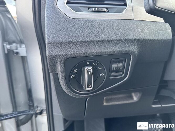 Volkswagen Golf Sport Van 44 interauto-car