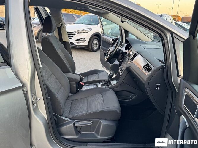 Volkswagen Golf Sport Van 43 interauto-car