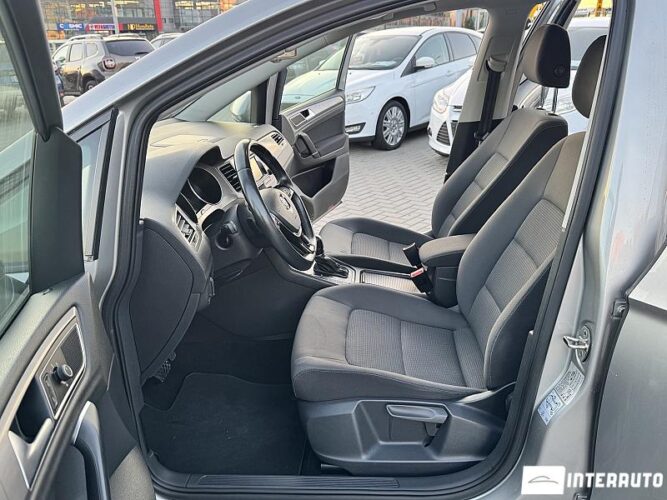 Volkswagen Golf Sport Van 33 interauto-car