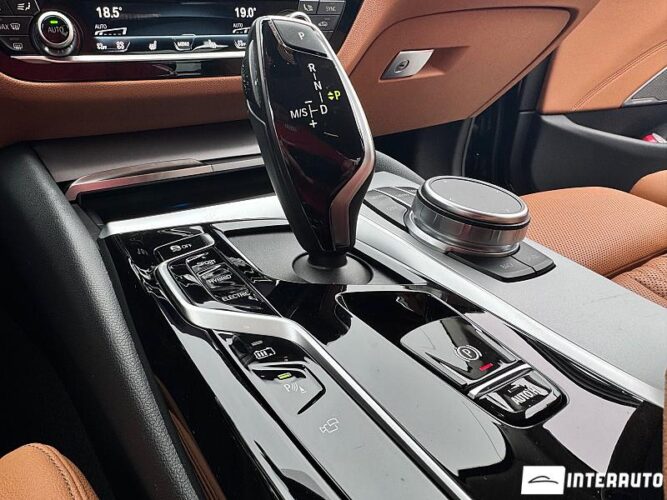 BMW 530e 44 interauto-car