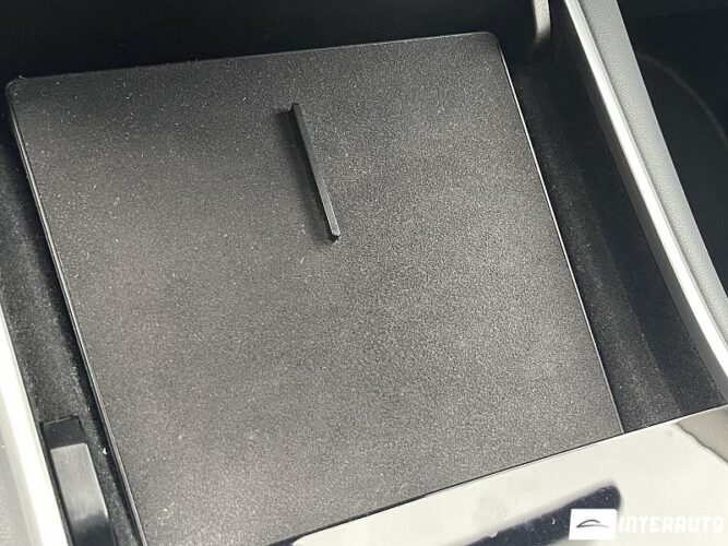 Tesla Model 3 38 interauto-car