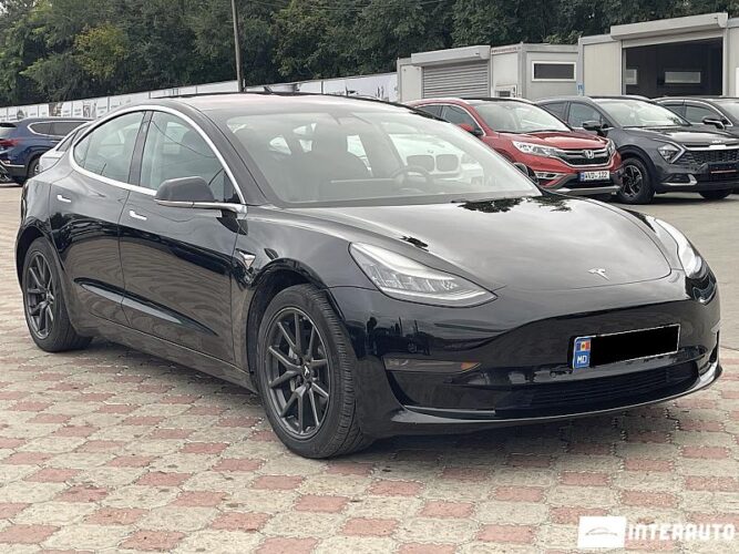 Tesla Model 3 31 interauto-car