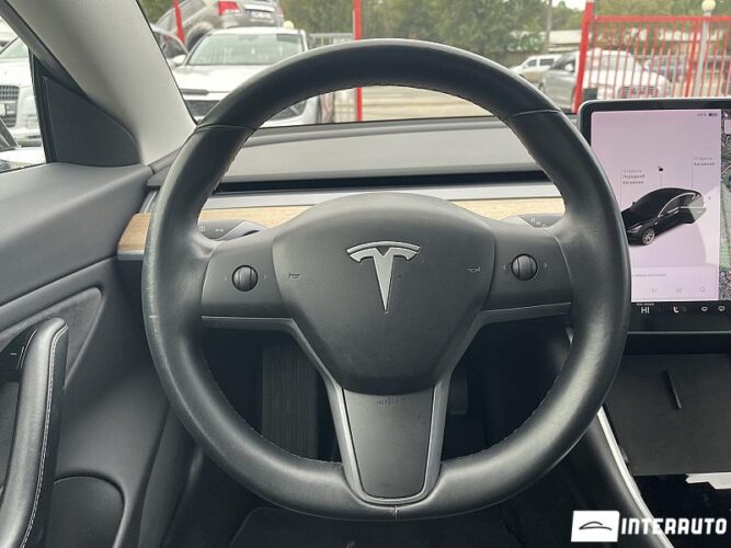 Tesla Model 3 34 interauto-car