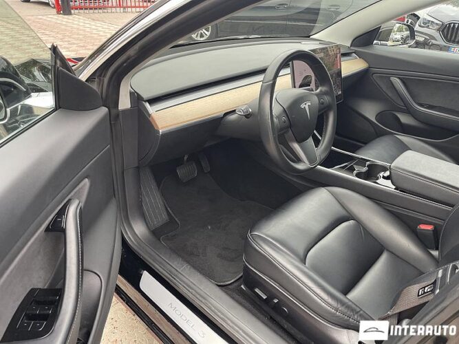 Tesla Model 3 33 interauto-car