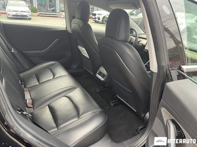 Tesla Model 3 42 interauto-car