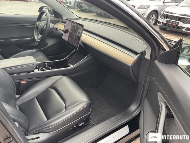 Tesla Model 3 39 interauto-car