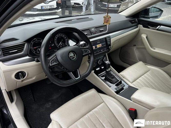 Skoda Superb 43 interauto-car