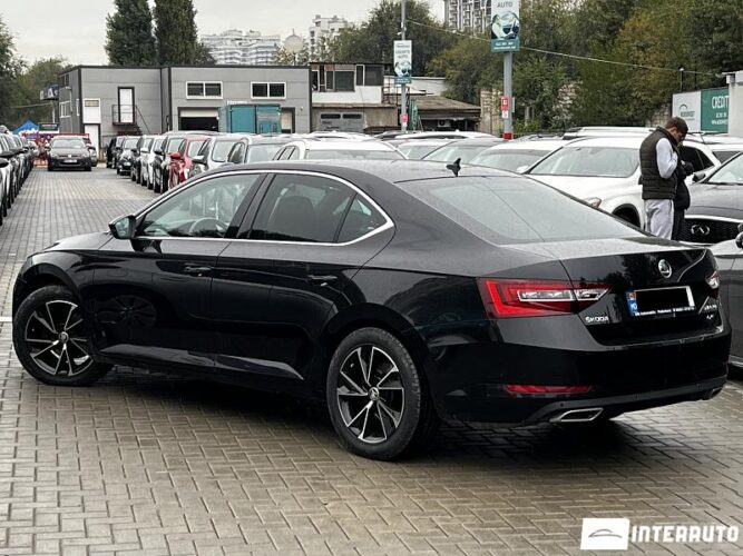 Skoda Superb 40 interauto-car
