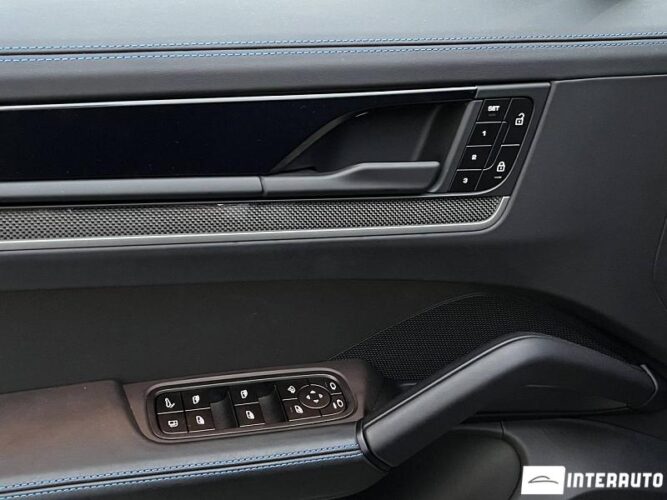 Porsche Cayenne Turbo E-Hybrid Coupe 34 interauto-car