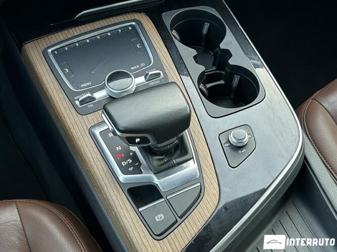 Audi Q7 49 interauto-car