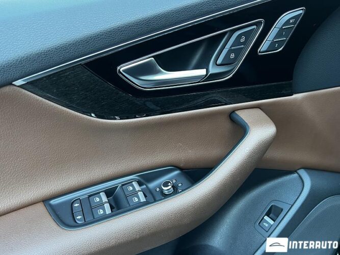 Audi Q7 54 interauto-car