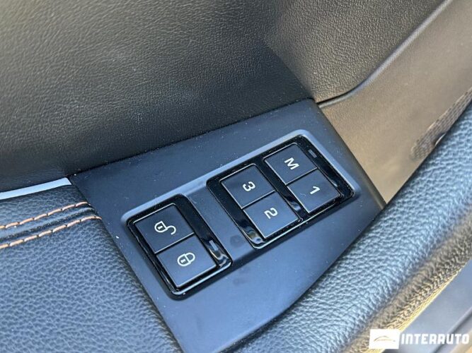 Jaguar F-Pace 51 interauto-car