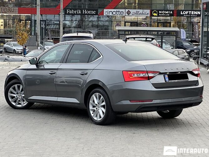 Skoda Superb 36 interauto-car