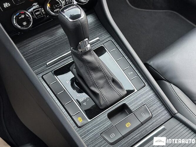 Skoda Superb 43 interauto-car